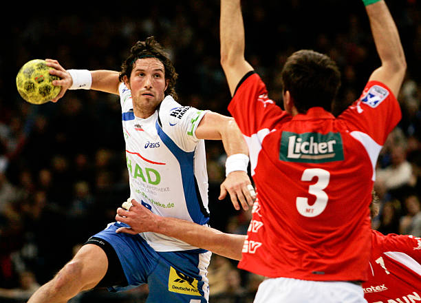 球迷只能静 球迷只能静